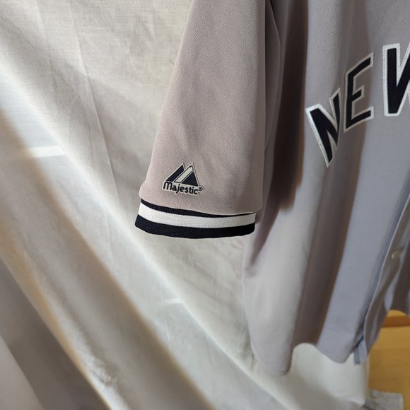 MAJESTIC YANKEES #25 GLEYBER TORRES AWAY JERSEY - 2X - Picture 3 of 9